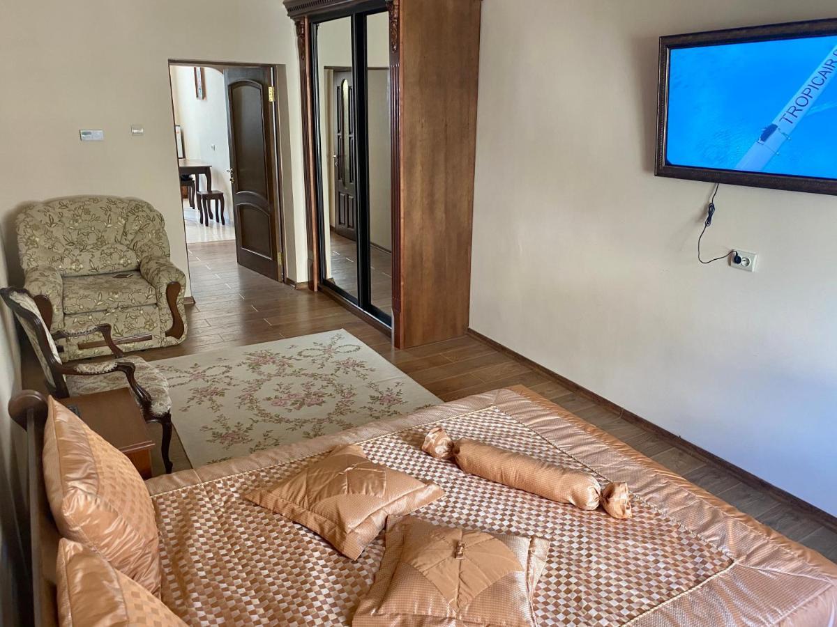 Cozy Apartment Lviv Bagian luar foto