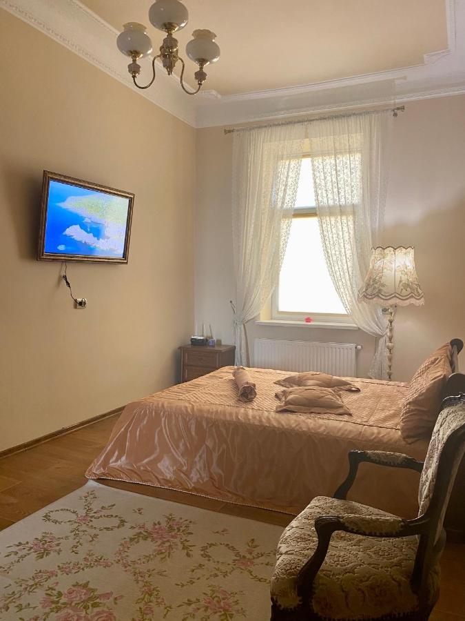 Cozy Apartment Lviv Bagian luar foto